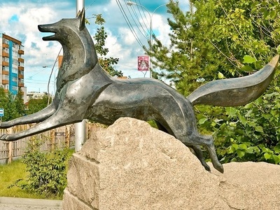 Памятник черному лису