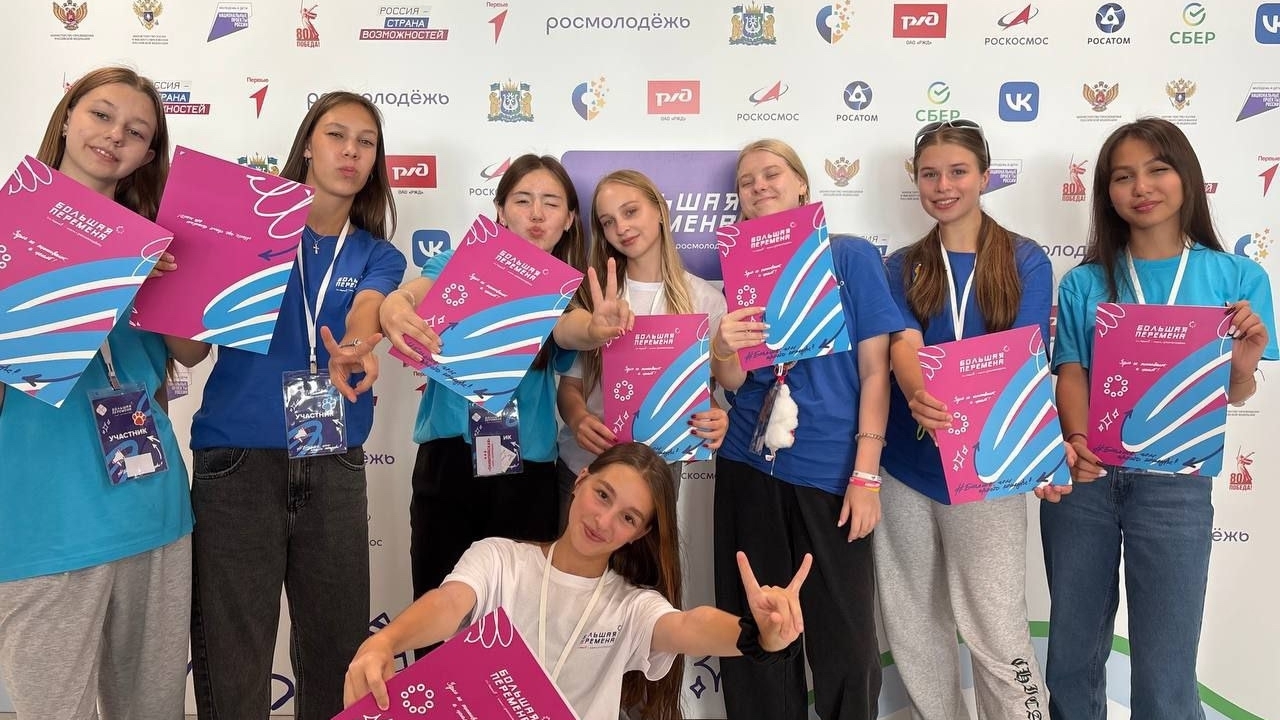  Наша ученица Павлусенко Юлия из 9б класса, которая прошла в полуфинал всероссийского конкурса.