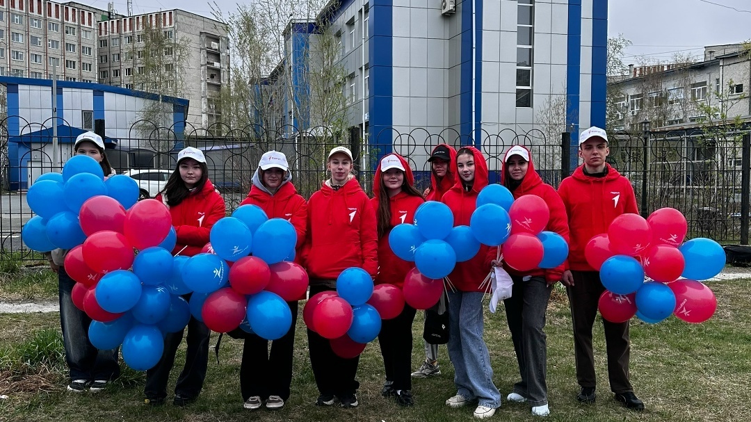 Активисты Движения Первых посадили 80 кустов сирени в честь 80-летия Великой Победы